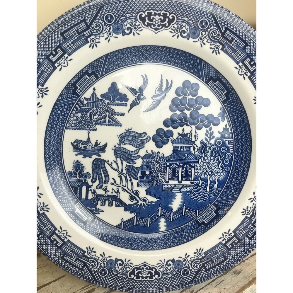 Vintage Blue Willow 10-1/8" Dinner Plate Excellent Condition / England / Home
